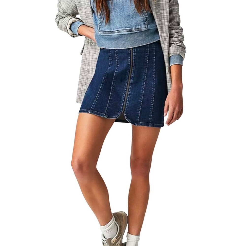 Free People We The Free Denim Mini Skirt Front Zip Dark Wash Indigo Size 6‎